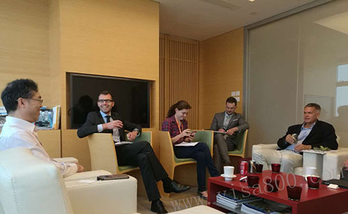 �޺���ʿ��¬ɭ���󹫹���ʹ�ݼα�̽�ֺ�������